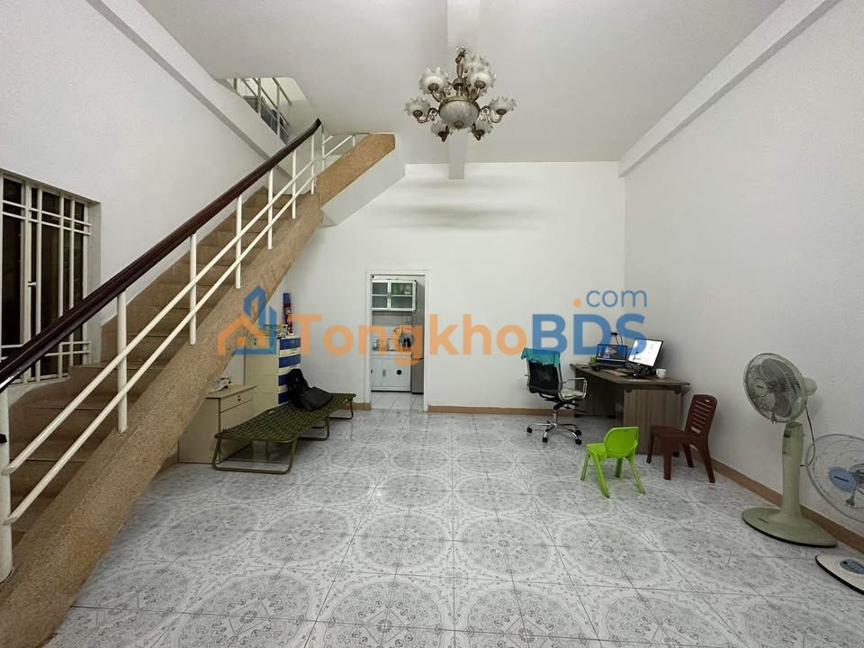 Nhà Hoàng Diệu 52m² 2 tỷ - Chính chủ bán gấp, ô tô vào tận sân