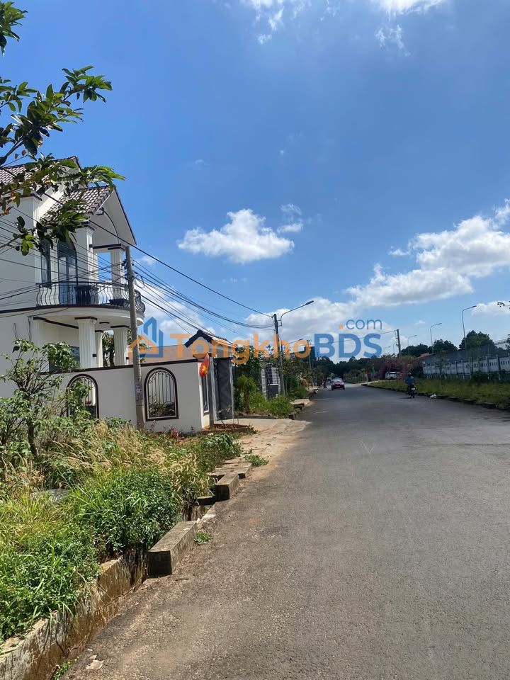 Nhà phố Triệu Quang Phục Buôn Ma Thuột 160m² 2.5 tỷ - KD mặt tiền