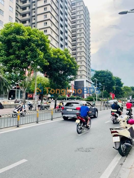 Nhà phố Nguyễn Thị Thập Q7 160m² - Mặt tiền kinh doanh