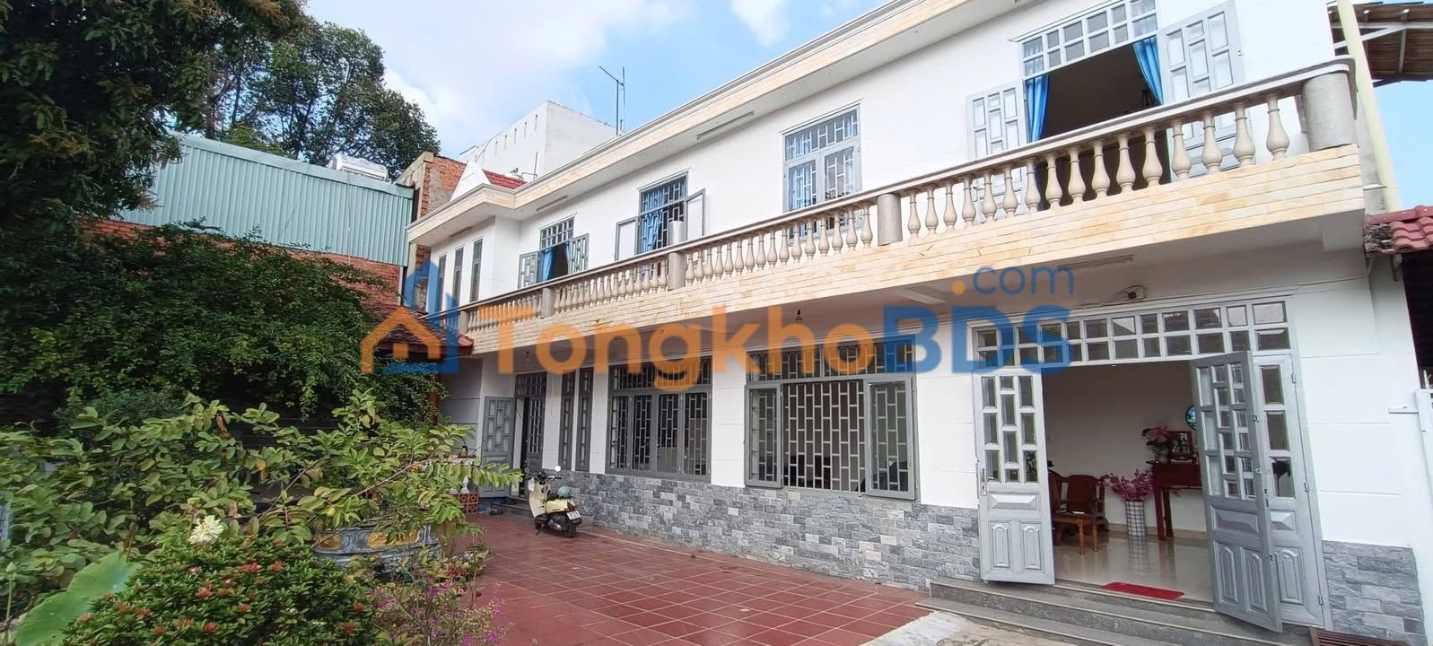 Nhà sân vườn Phường Phú Thọ 204m² 4.8 tỷ - Vị trí đẹp