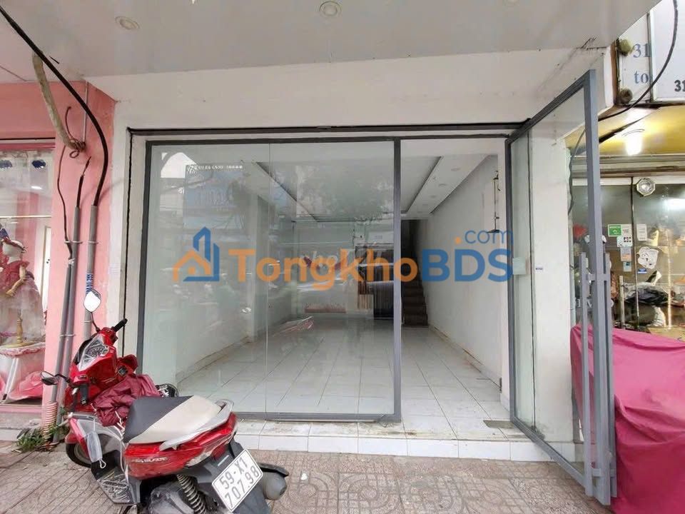 Nhà mặt tiền CMT8 Q3 32m² 32 triệu - Ô tô vào nhà