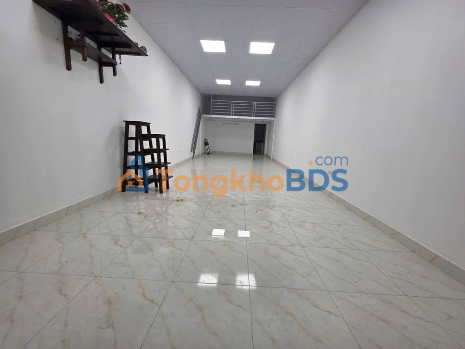 Nhà Nguyễn Văn Cừ 100m² 15 triệu - Ô tô vào tận nhà