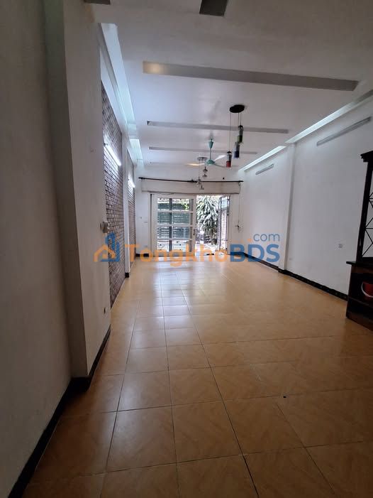 Nhà nguyên căn Ngô Gia Tự, Đức Giang 100m² - Ô tô vào nhà