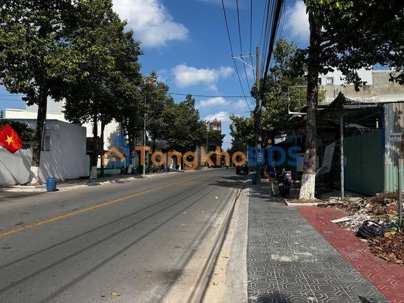 Nhà phố Nguyễn Hữu Cảnh Dĩ An 96m² 6.35 tỷ - Mặt tiền kinh doanh