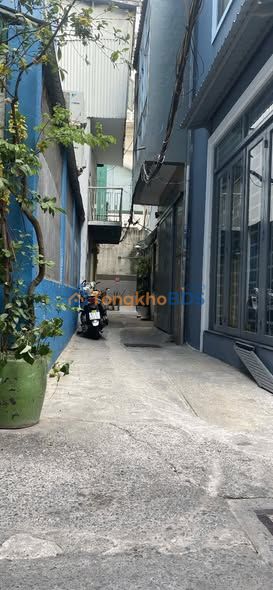 Nhà Quận 4 Bến Vân Đồn 64m2 9.5 triệu - Sẵn ở ngay