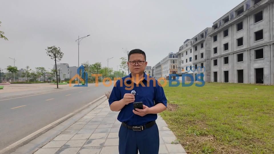 Townhouse Tây Hồ 240m² giá 5,5 tỷ - Mặt tiền kinh doanh