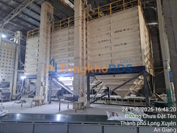 Kho xuong Binh Duc Long Xuyen 4.127m2 75 ty - Container