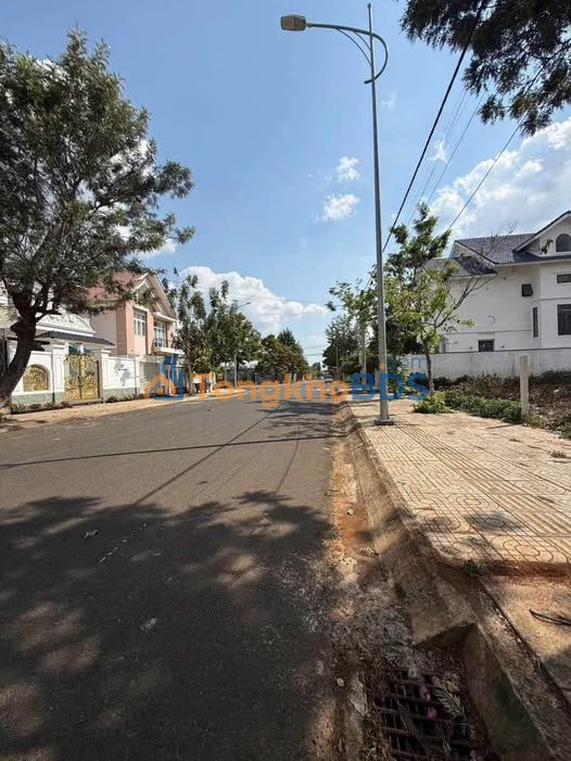 Townhouse Lô 90 Nguyễn Lương Bằng Đức Trọng 290m² 8.99 tỷ - Vị trí đắc địa