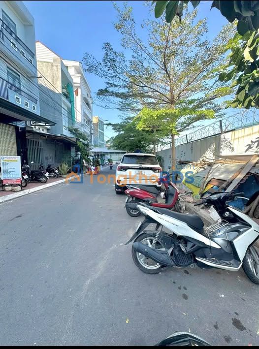 Nha pho Hoang Van Thu Quy Nhon 66m2 - Mat tien kinh doanh