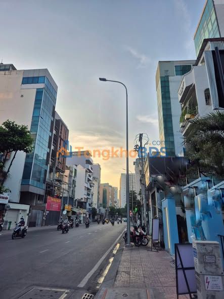 Nhà phố Đào Duy Anh P9 255m2 67 tỷ - Mặt tiền KD