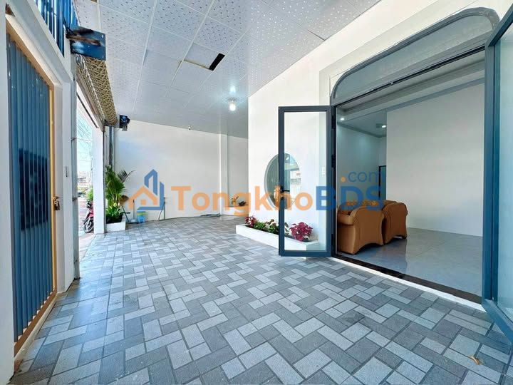 Nhà Nguyễn Huệ Đồng Xoài 135m² giá 1.45 tỷ - Ô tô vào tận nhà