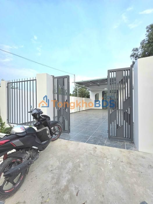 Nha rieng Long Hoa Tay Ninh 162m2 1,09 ty - O to vao tan nha