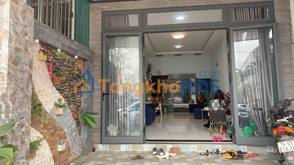 Nhà cho thuê Lê Duẩn Vĩnh Linh - Giá thỏa thuận - Ô tô vào