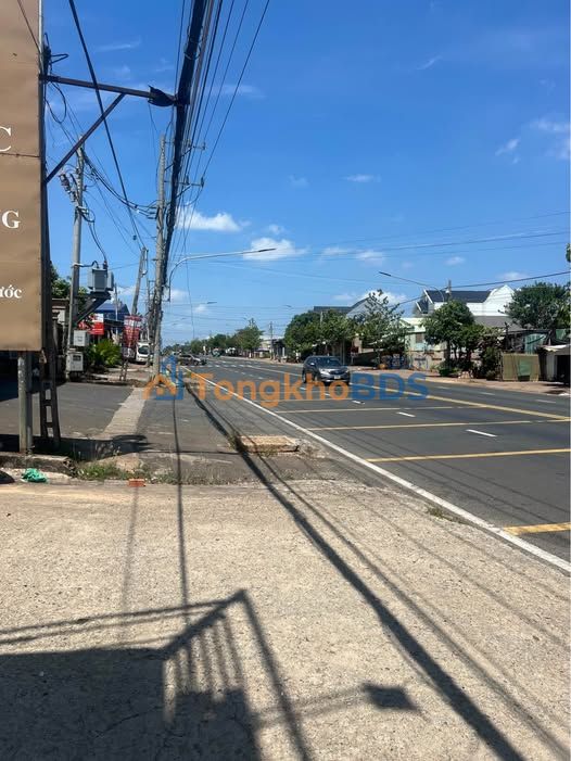 Nhà mặt tiền Nguyễn Huệ Tân Xuân 425m² 3,85 tỷ - Chính chủ bán gấp