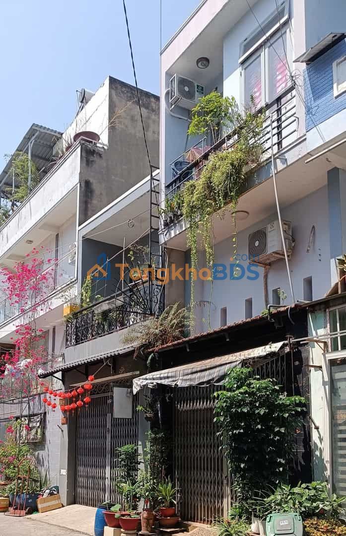 Nhà Tân Phú 36m² 4.2 tỷ - Chính chủ, ô tô vào tận nhà