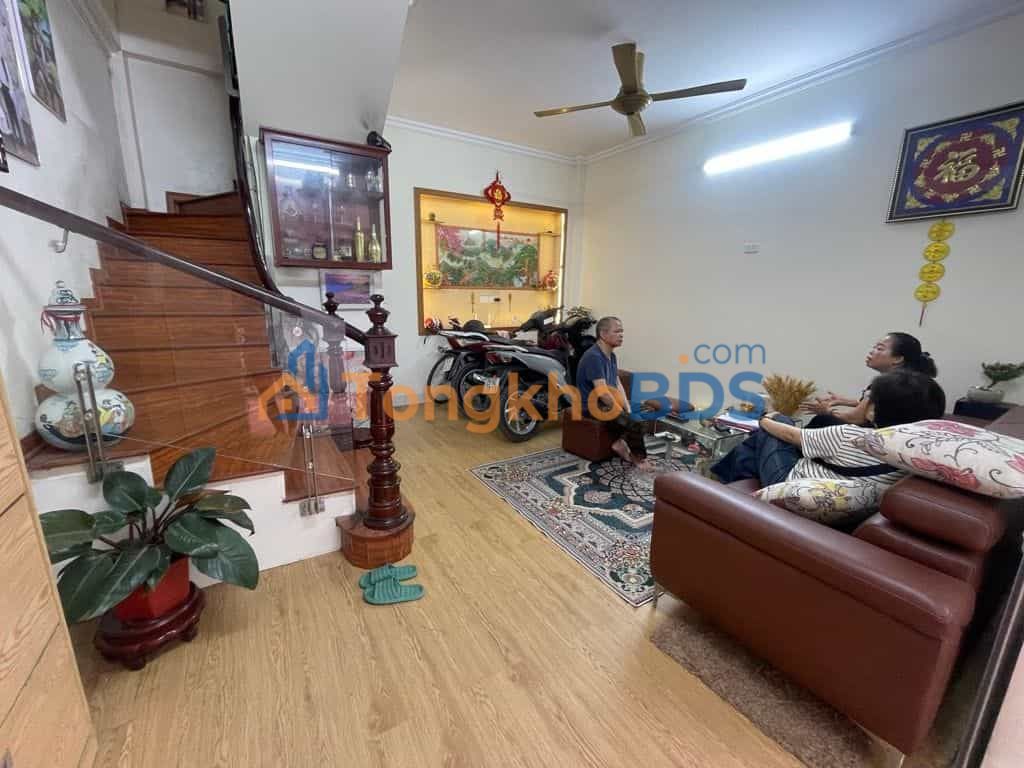 Nhà Ngũ Nhạc Hoàng Mai 32m² giá 6.9 tỷ - Sẵn sàng ở ngay