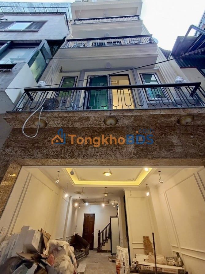 Nhà phố Cầu Giấy 47m² giá 22.8 tỷ - Ô tô vào tận nhà