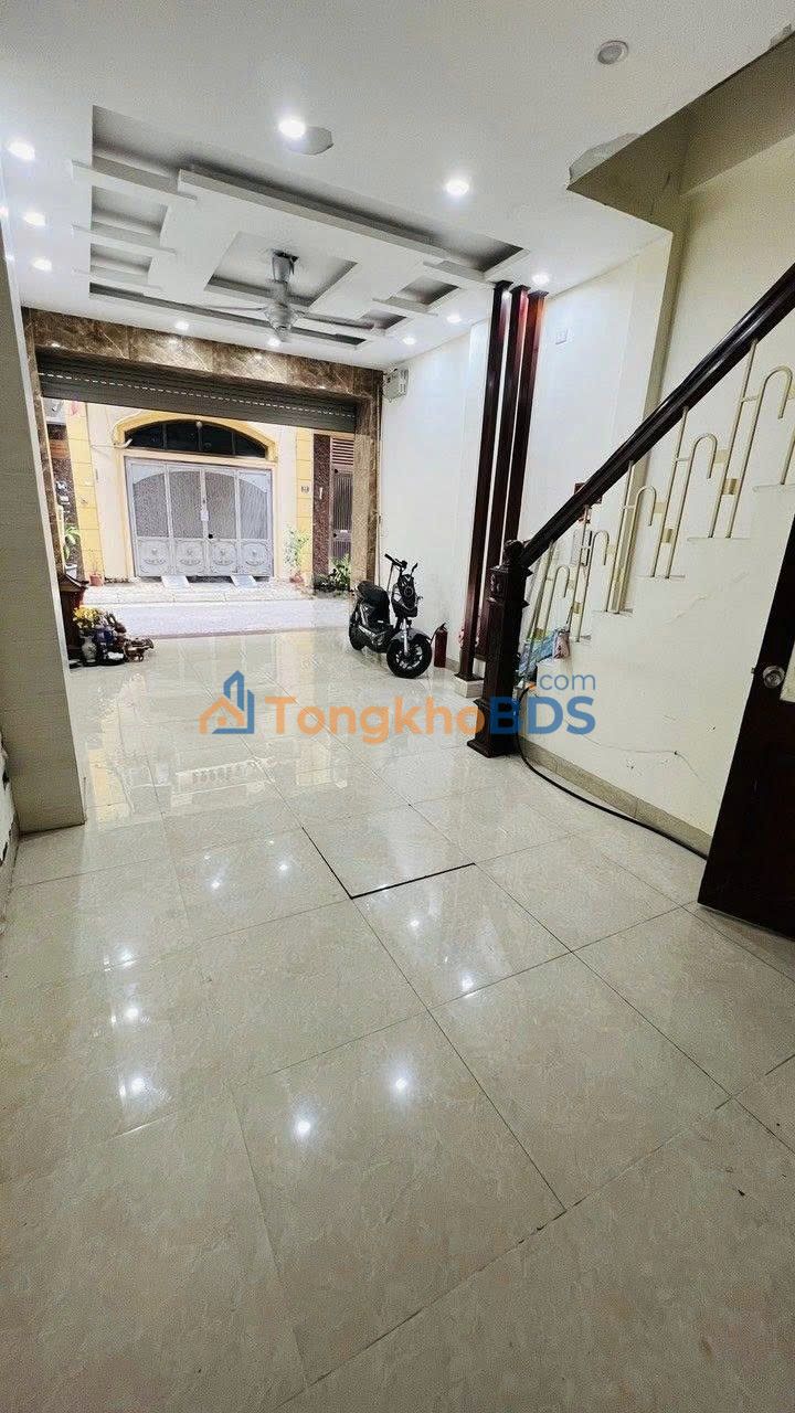 Nhà nguyên căn Hoàng Quốc Việt 32m² giá 16,5tr - Sẵn sàng ở ngay