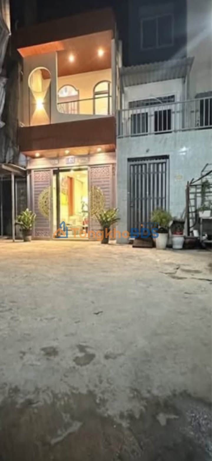 Nhà Nguyễn Văn Công 33m² 5.7 tỷ - Ô tô vào tận nhà