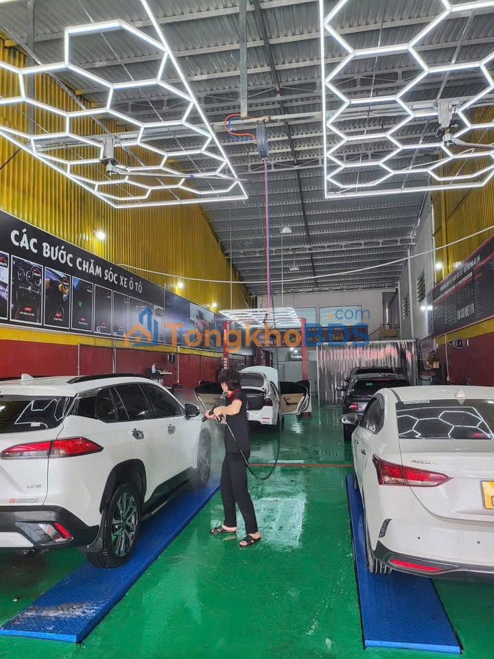 Nhà phố ĐT743 Thủ Đức 450m² 300tr - Mặt tiền kinh doanh