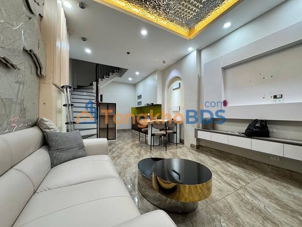 Nhà nguyên căn Nguyễn Văn Cừ 35m² 17 triệu - Ô tô vào tận cửa