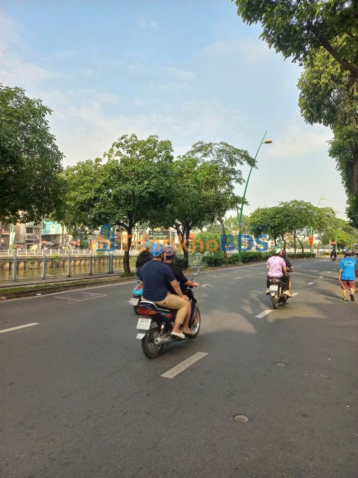 House Le Van Sy Q3 204m² gia 25,5 ty - O to vao tan nha