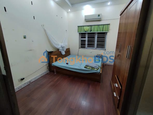 Nhà nguyên căn Đường Láng 36m² 12 triệu - Ô tô vào tận nhà