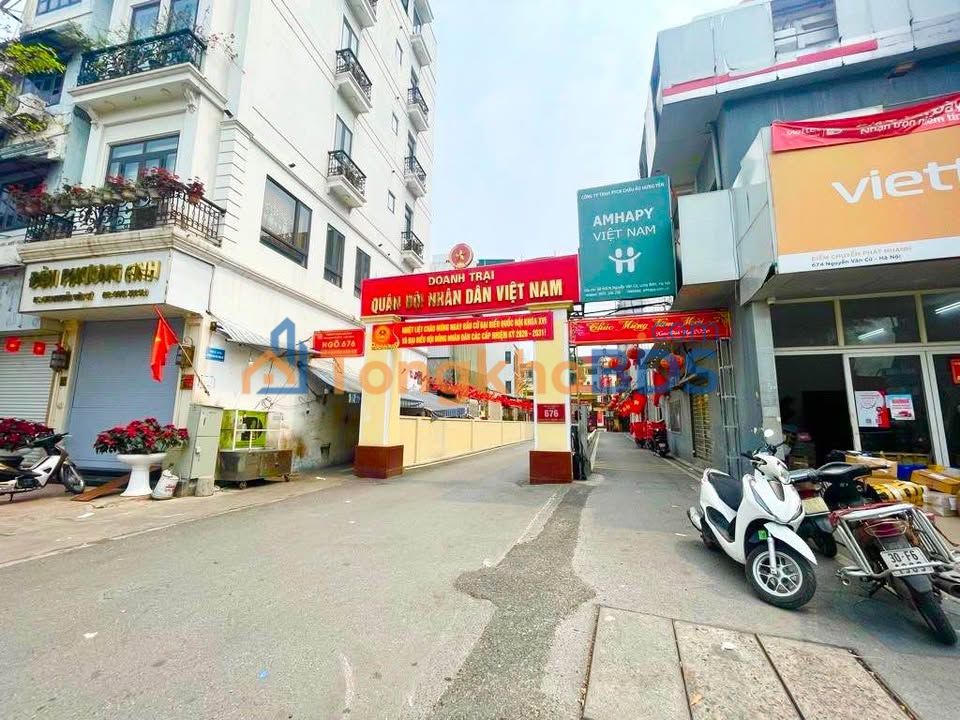 Nhà phố Nguyễn Văn Cừ Bồ Đề 142m² 28.8 tỷ - Ô tô vào tận nhà