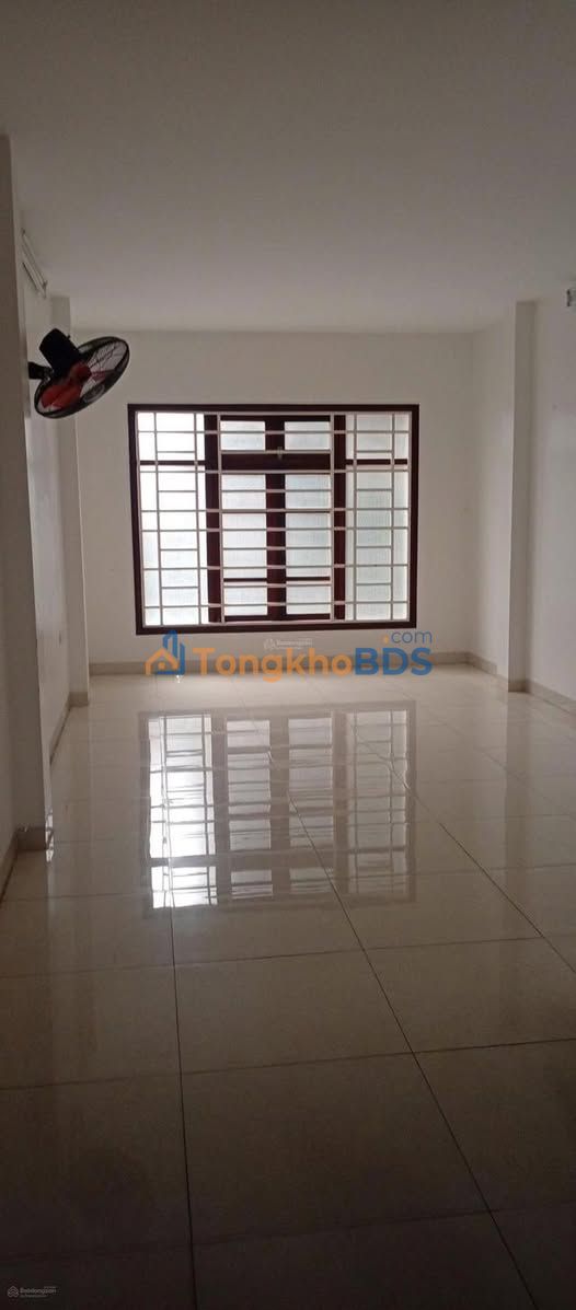 Nhà riêng Trần Quốc Hoàn 40m2 11tr - Sẵn sàng ở ngay