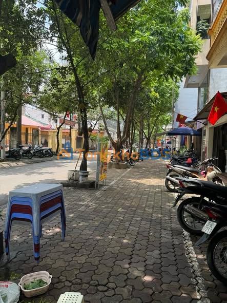 Nhà mặt phố Lĩnh Nam 90m² 27 tỷ - Vị trí đắc địa