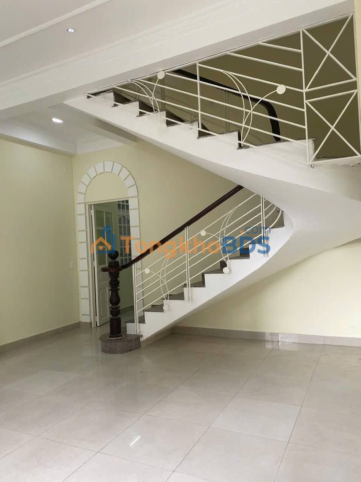 Nhà Bùi Văn Ba Q7 90m² 14 triệu - Ô tô vào tận nhà