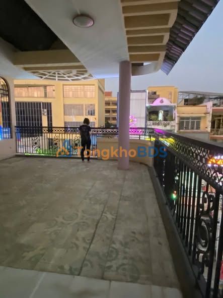 Nhà 2 mặt tiền Phạm Văn Thuận 280m² 30 triệu - Ô tô vào tận nhà