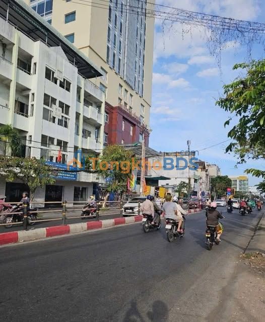 Nhà mặt tiền CMT8 Cờ Đỏ 369m² - Mặt tiền kinh doanh