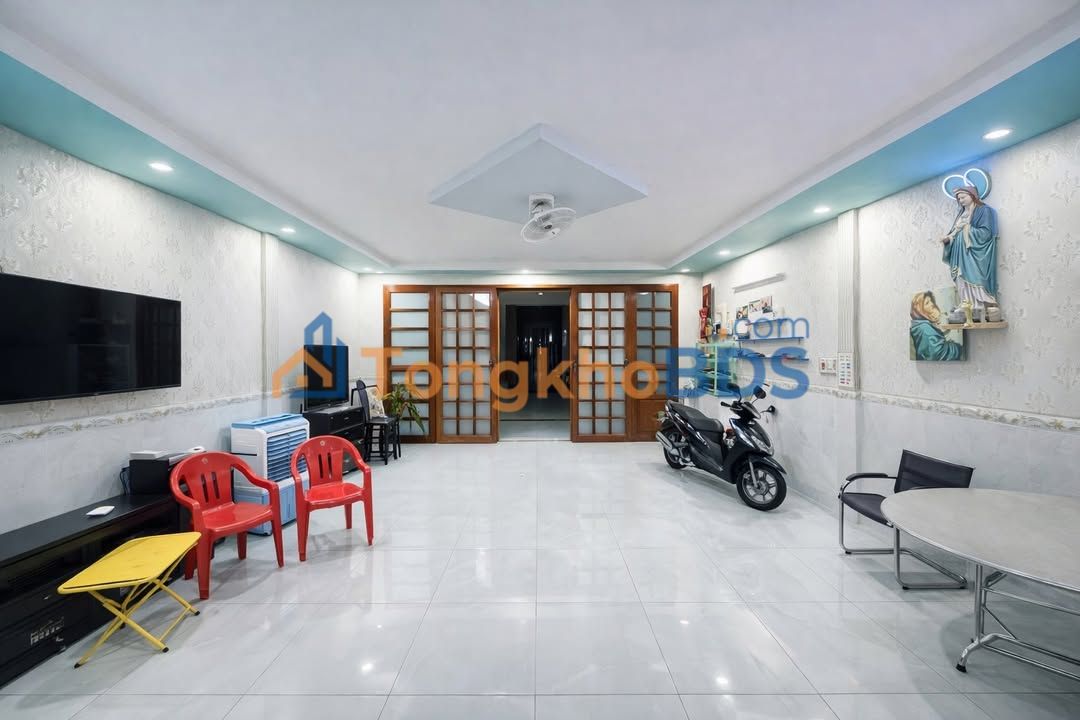 Nhà Lạc Long Quân Tân Bình 47m2 5.75 tỷ - Ô tô vào tận nhà