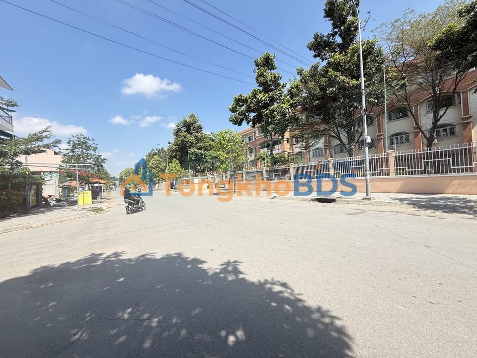 Nhà Long Bình TĐC 100m² giá 12 tỷ - Ô tô vào tận nhà