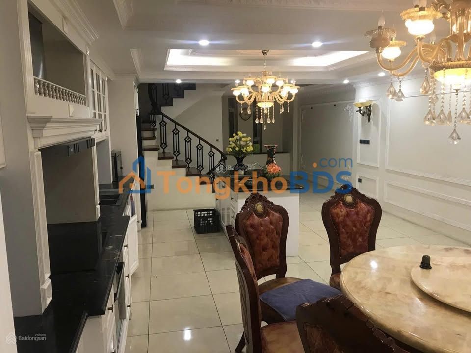 Nhà Hoàng Hoa Thám, Tây Hồ 45m² 14tr - Sẵn sàng ở ngay