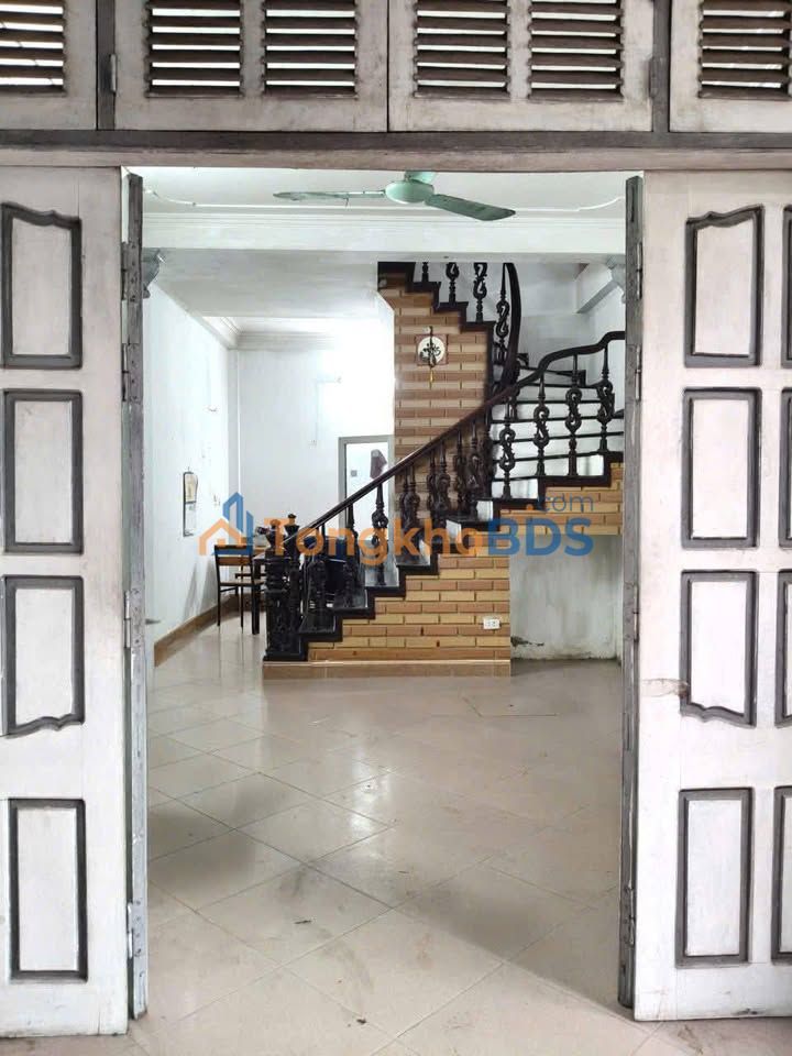 Nhà nguyên căn Nguyễn Văn Cừ 5.5tr - Sẵn sàng ở ngay