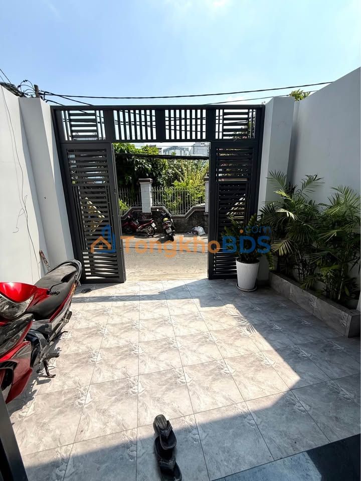 Nhà Q8 Phạm Thế Hiển 4.4x12m 8.98 tỷ - Ô tô vào tận nhà