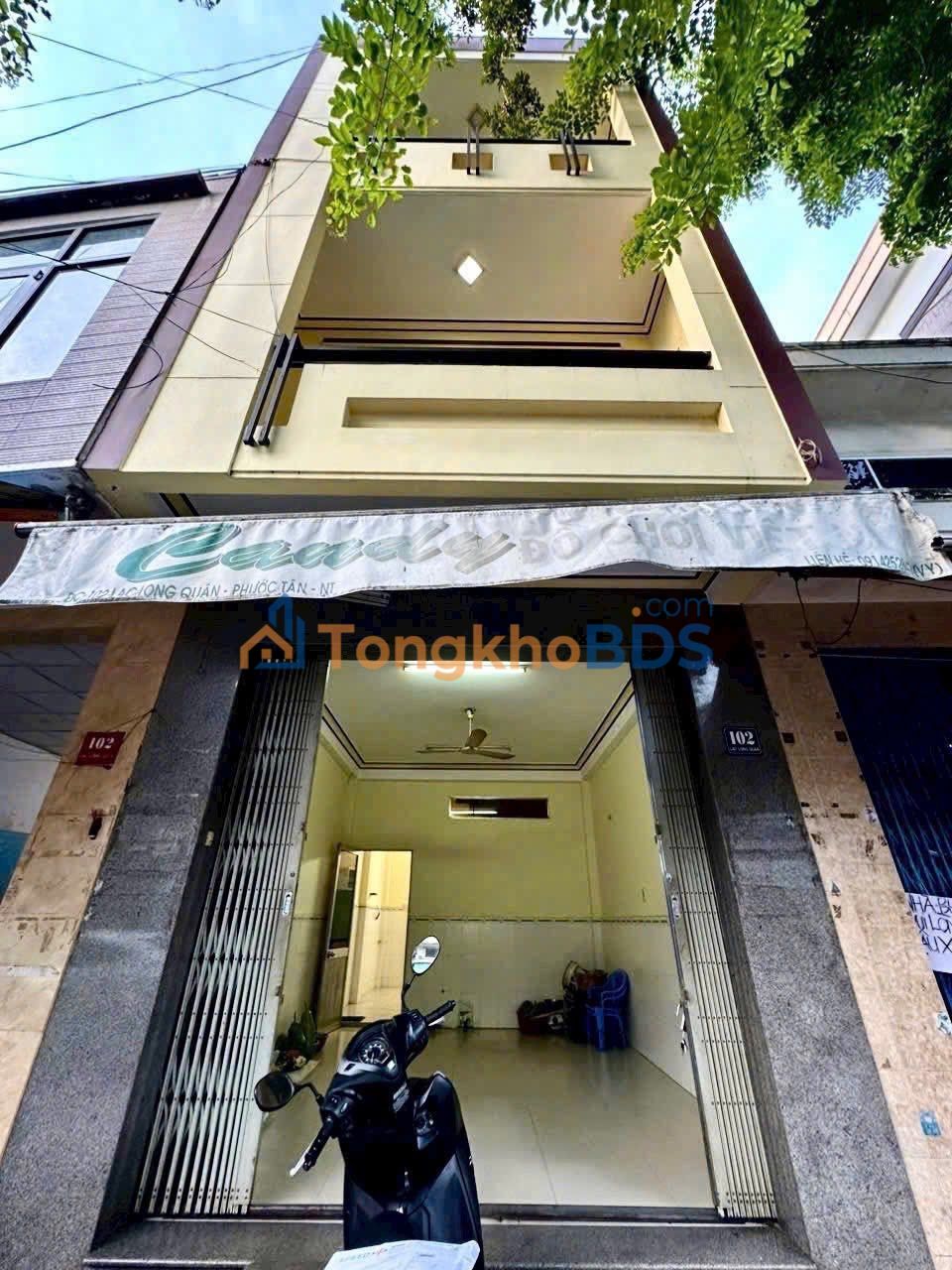 Nhà 3 tầng Lạc Long Quân 43m² 8,9 tỷ - Chính chủ sẵn sàng