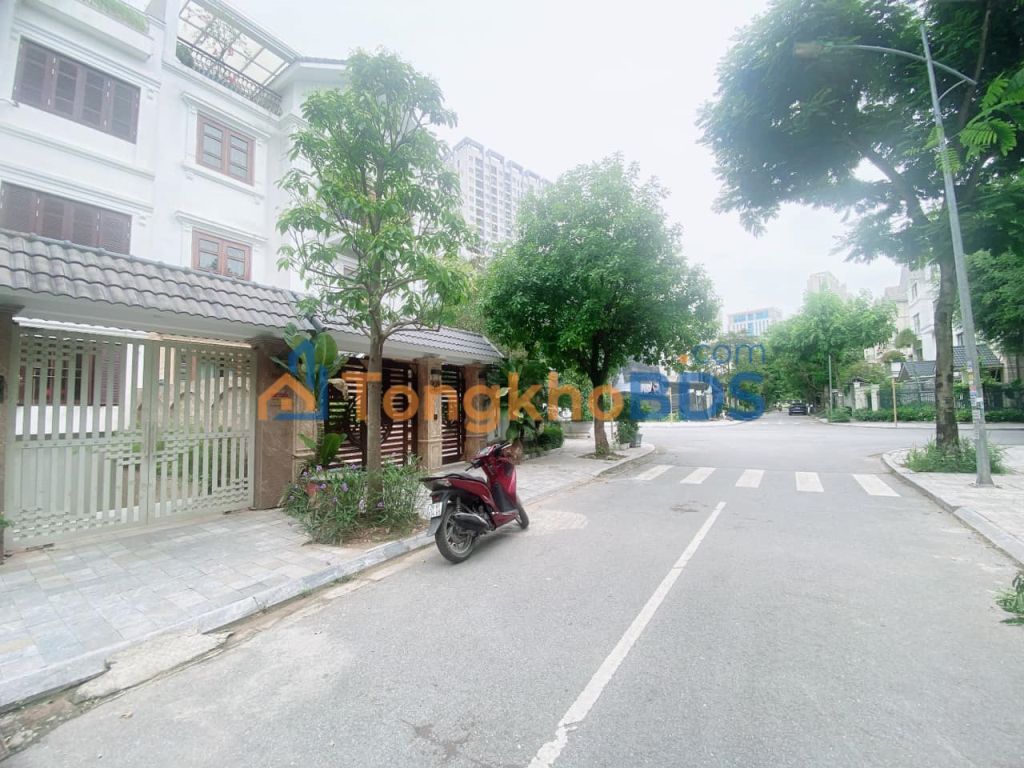 Biệt thự cho thuê Xuân La 300m² - Vị trí đẹp