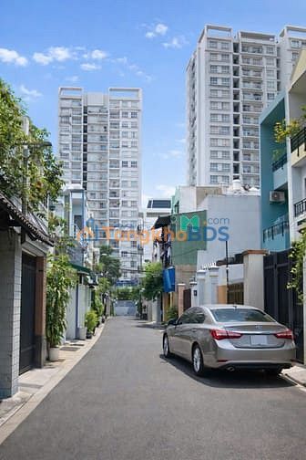 Nhà phố Nguyễn Hồng Đào 105m² 15.9 tỷ - Chính chủ bán