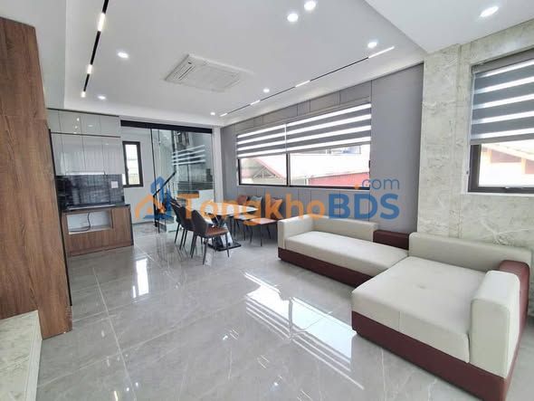 Nhà Cầu Giấy 43m² 9 tỷ - Sẵn nội thất sát Aeon Mall