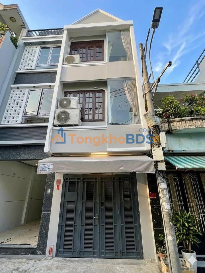 Nhà Lạc Long Quân Q11 35m² giá 6 tỷ - Ô tô vào tận nhà