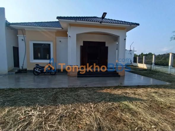 Nhà riêng Cây Thông Ngoài 400m² giá 6 triệu - Ô tô vào sân