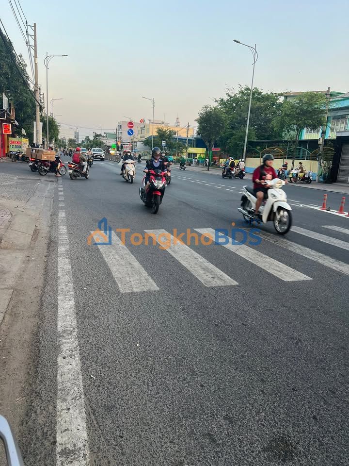 Nhà phố Tô Ký Q12 90m² 10.5 tỷ - Mặt tiền kinh doanh