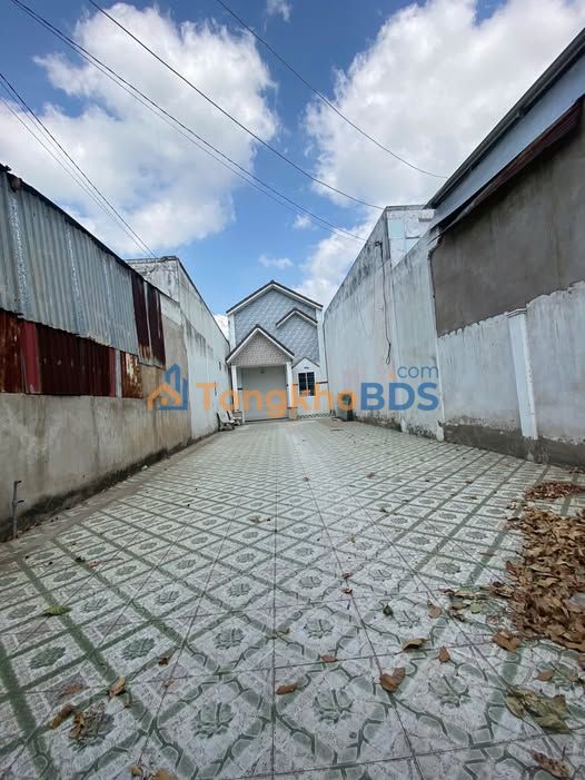 Nhà mặt tiền Lê Duẩn Sóc Trăng 240m2 8,5 tr/tháng - Oto vào tận nhà