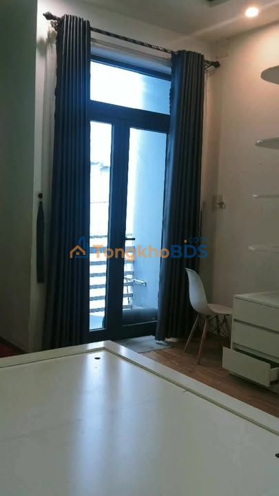 Nhà mặt phố Phạm Văn Đồng 52m² 6 tỷ - Ô tô vào tận nhà