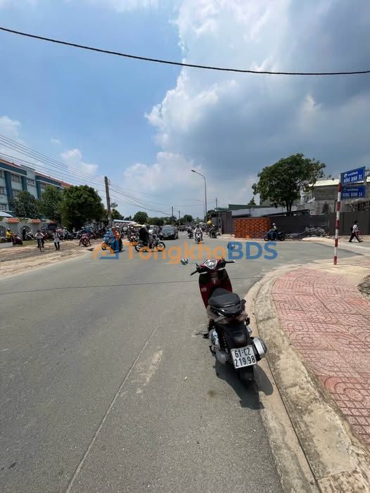 Đất mặt tiền Hưng Định 31 Thuận An 2.096m² giá 62.1 tỷ - Đường to ô tô