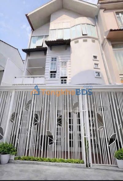 Nhà nguyên căn Đà Lạt 180m² 12 triệu - Sẵn sàng ở ngay