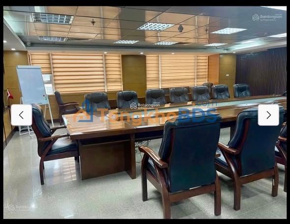 Văn phòng Trần Đăng Ninh Cầu Giấy 1100m² 75 tỷ - Vị trí trung tâm